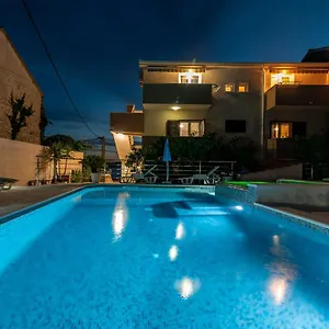 apartments-villa-magdalena.hotels-in-trogir.com/